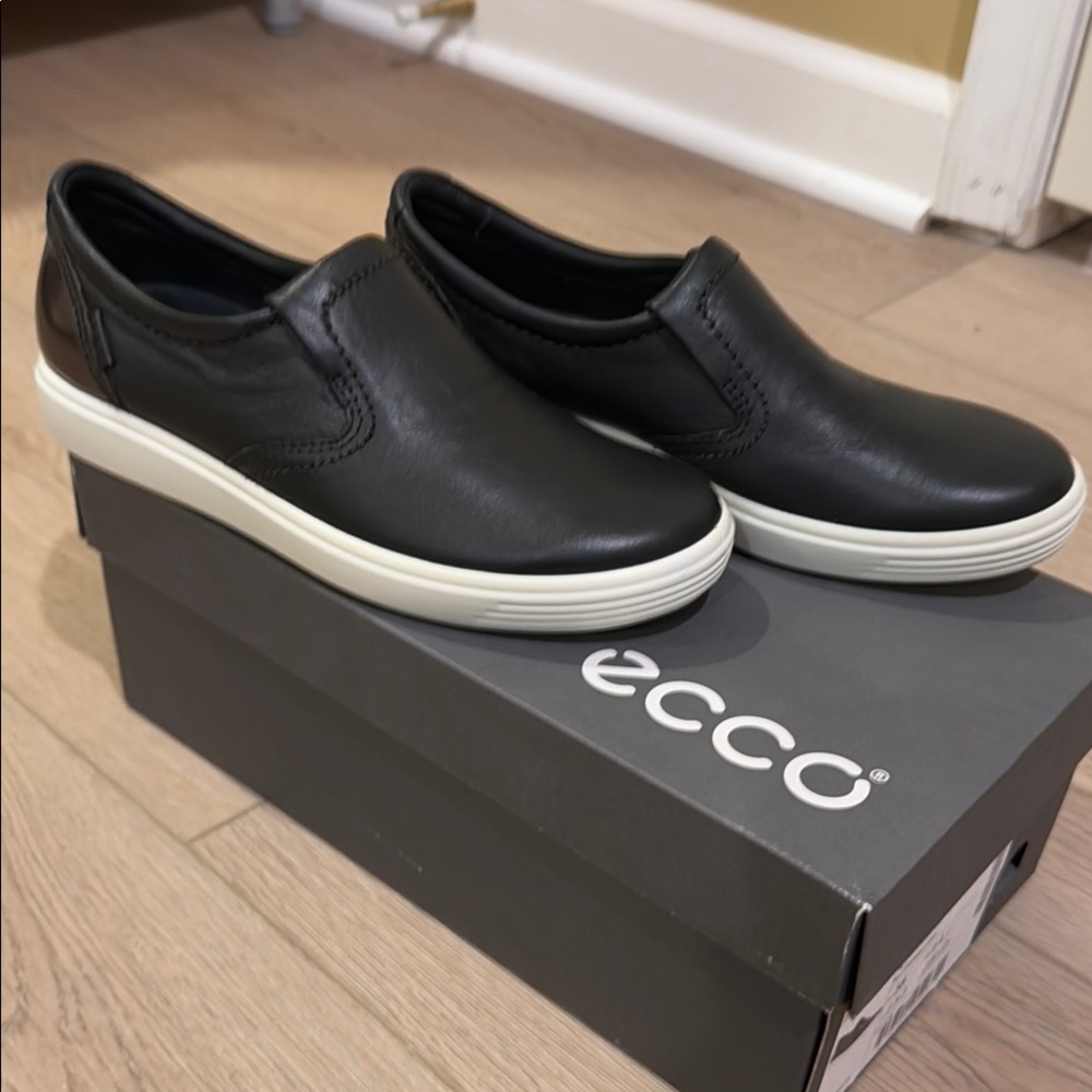 ECCO Black Leather Slip-On Sneakers